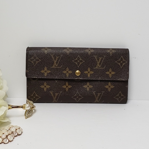 Louis Vuitton Accessories - Authentic Louis Vuitton Portefeuille Sarah